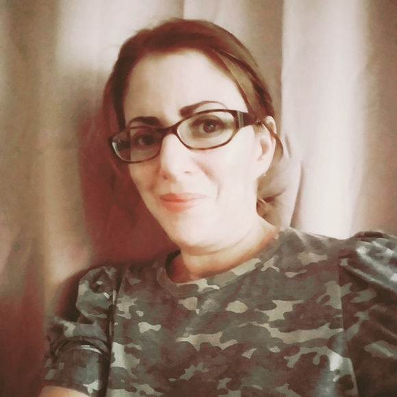 Meet your Posher, Ilysa - Picture 3 of 4